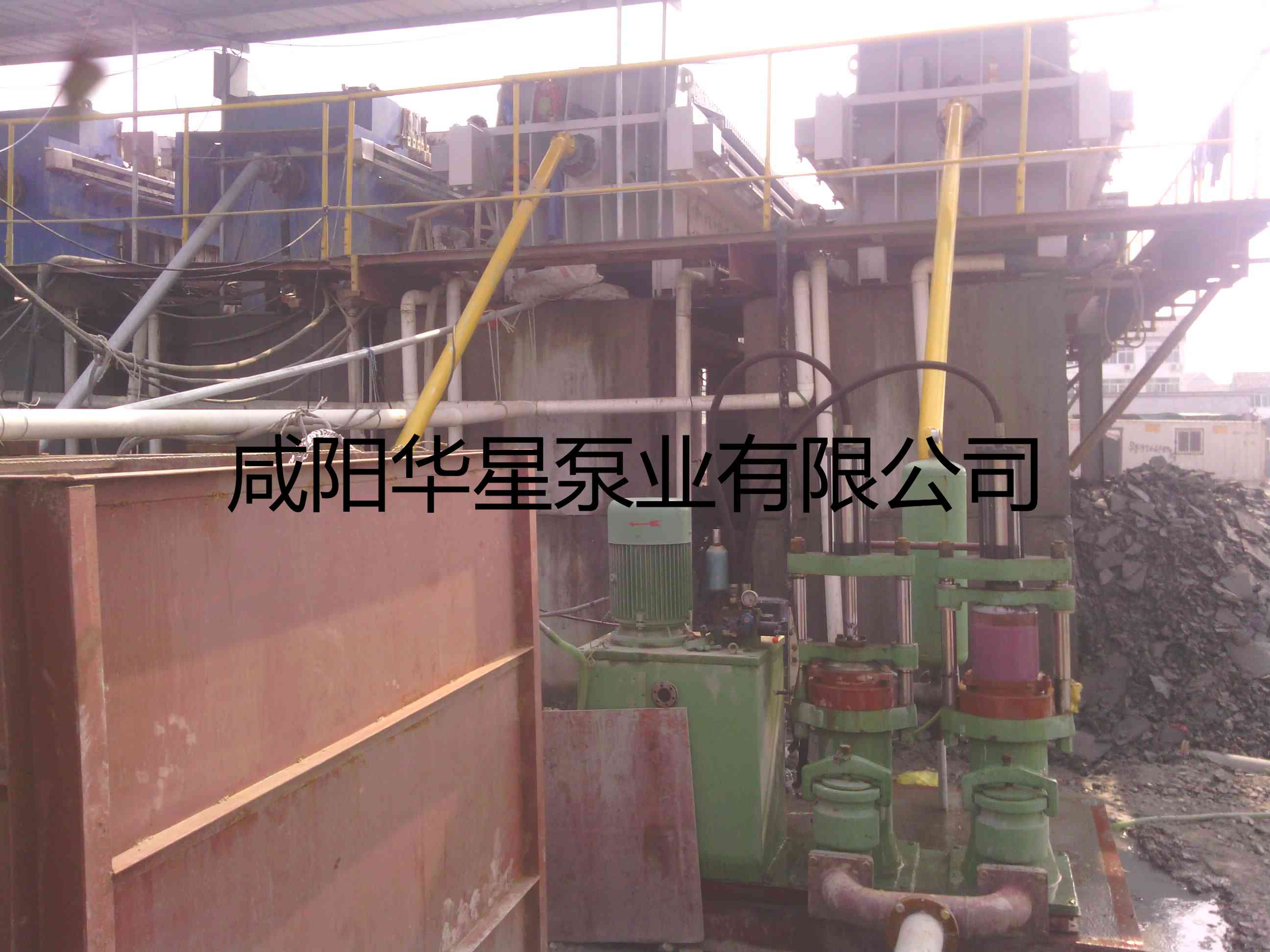 打樁污泥行業(yè)使用YBH300壓濾機(jī)入料泵現(xiàn)場